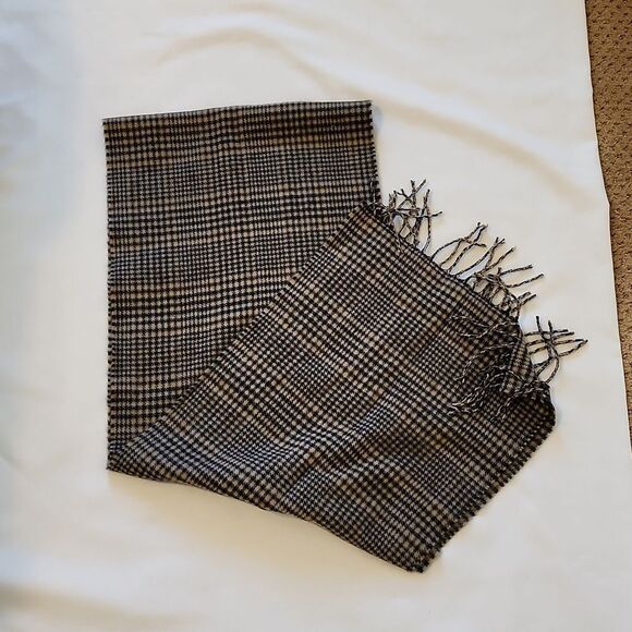 Softer than cashmere plaid scarf - Picture 1 of 5